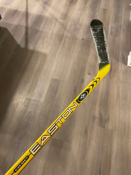 Used Left Hand Sakic Synergy Grip Hockey Stick Yellow Easton