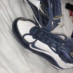 New Size 9.5 Nike