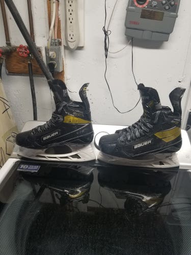 Junior Used Bauer Supreme UltraSonic Hockey Skates Regular Width Size 5