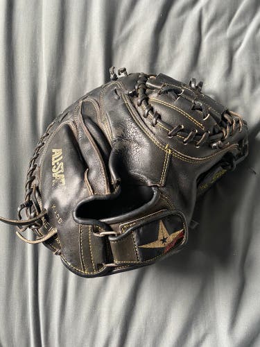 Used Right Hand Throw 33.5" CM3000SBK Catcher's Glove