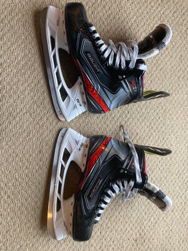 Junior Bauer Regular Width  Size 6.5 Vapor X2.9 Hockey Skates