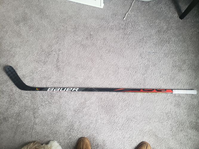 Used Senior Bauer Right Handed Vapor FlyLite Hockey Stick Mid Pattern Pro Stock