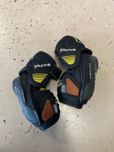 Junior Medium CCM  Tacks 7092 Elbow Pads