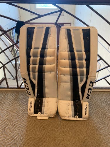 Ccm Extreme flex hybrid goalie leg pads size 32+1
