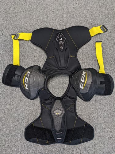 Junior Used Large CCM Tacks Classic Tacks Shoulder Pads