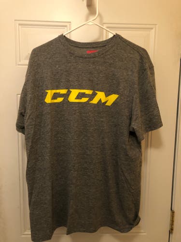 Gray Adult Unisex Used XL CCM Shirts