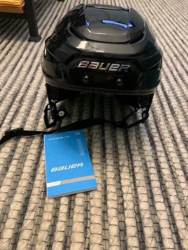 New Medium Bauer  Hyperlite Helmet