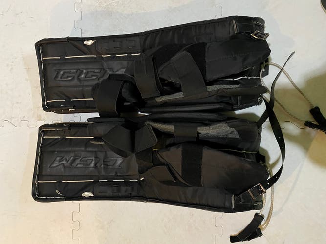 Used 28" CCM Goalie Leg Pads
