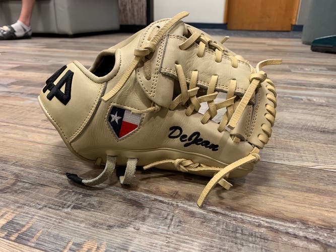 Pitcher's 11.5" Signiture Series Baseball Glove