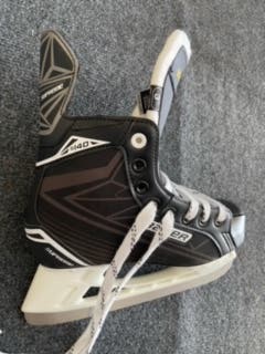 Junior New Bauer Supreme S140 Hockey Skates Regular Width Size 3