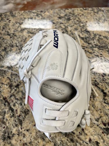 New Left Hand Throw 12.5" Keilani ricketts Softball Glove