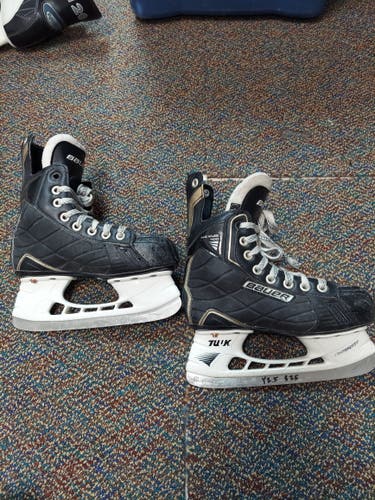 Junior Used Bauer Nexus 400 Hockey Skates Regular Width Size 2.5