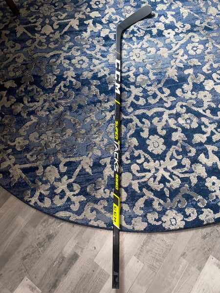 Senior Right Handed Super Tacks 9360 Hockey Stick