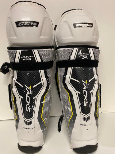 CCM prostock Habs shin pads 17 In.