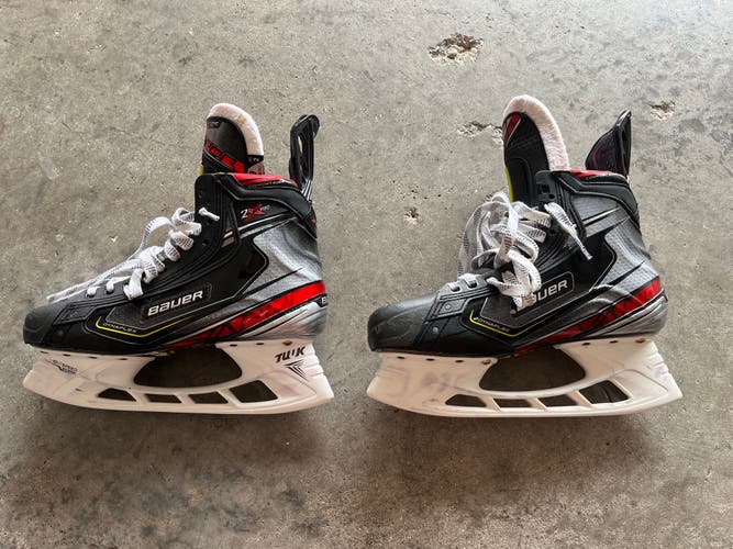 Senior Used Bauer Vapor 2X Pro Hockey Skates Size 9 fit 2