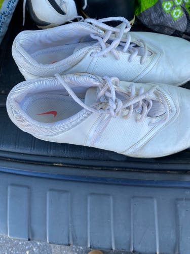 Nike Women’s White Golf shoes size 8 w