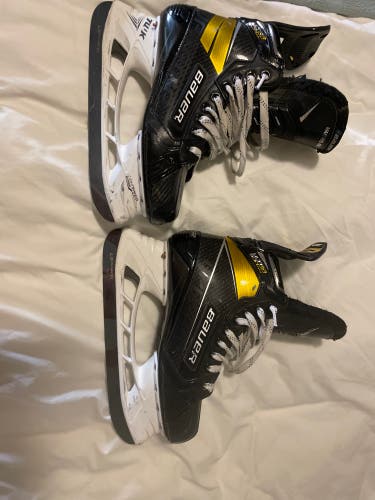Senior Bauer Regular Width Pro Stock Size 7.5 Supreme UltraSonic Hockey Skates