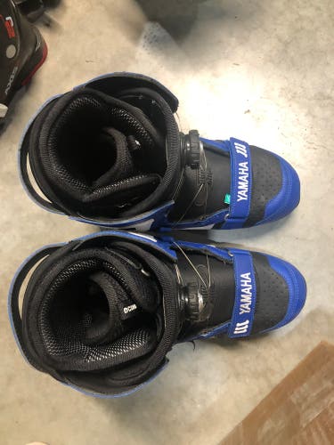 Snowmobile boots by Yamaha