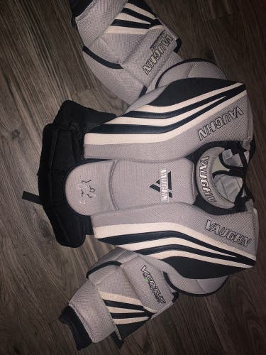 Used Medium Vaughn Ventus SLR Pro Carbon Goalie Chest Protector