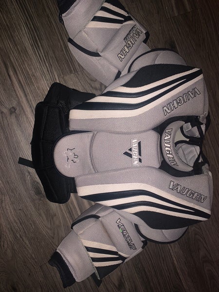 Used Medium Vaughn Ventus SLR Pro Carbon Goalie Chest Protector