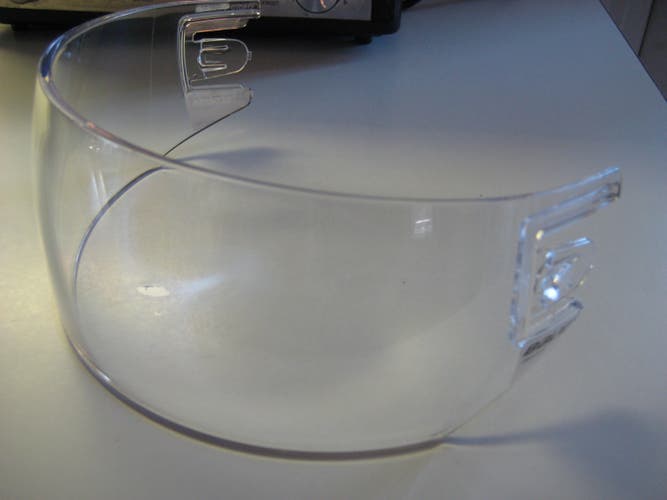 Bauer HDO Pro Clip Visor  Used with a couple scratches  HARDWARE INCLUDED