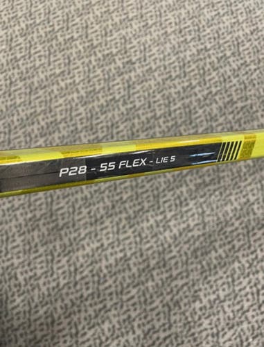 Intermediate Right Handed P28 Supreme UltraSonic Hockey Stick