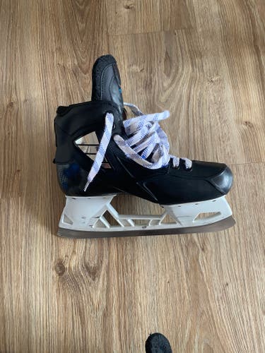 Senior Used True 2 Piece Hockey Goalie Skates Regular Width Pro Stock Size 9.5