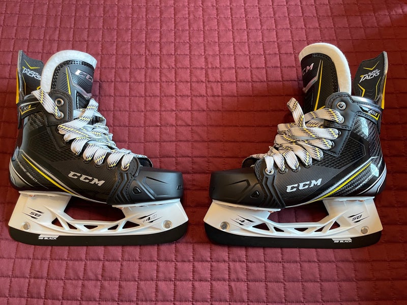 Junior New CCM Super Tacks AS1 Hockey Skates Regular Width Size 4.5