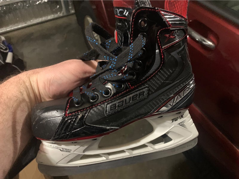 Junior Bauer Regular Width Size 2.5 Vapor X2.7 Hockey Skates