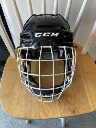 Used Medium CCM  Tacks 910 Helmet