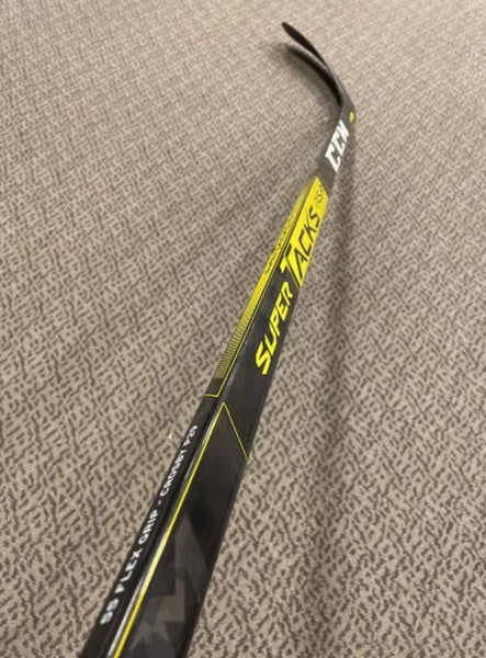 New Intermediate Right Handed CCM Super Tacks AS2 Pro P29 55 Flex Hockey Stick