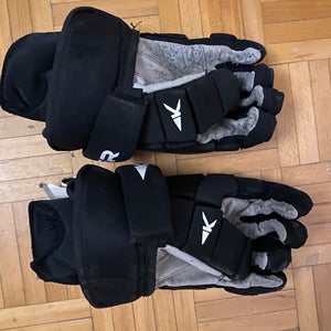 Knapper AK3 Hockey Gloves in Hockey