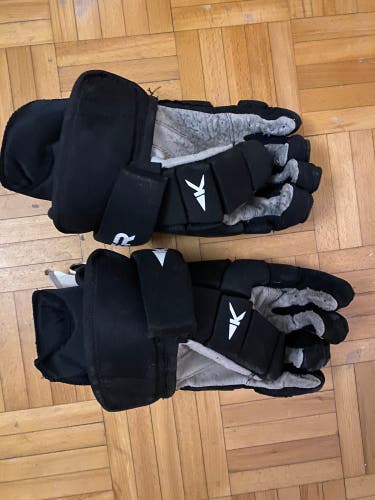 Knapper AK3 Hockey Gloves in Hockey