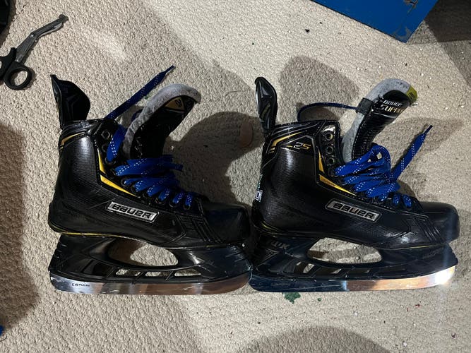 Used Bauer Regular Width Size 8.5 Supreme 2S Hockey Skates