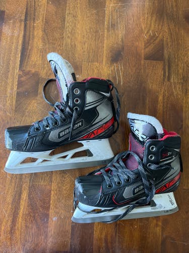 Junior Used Bauer Vapor X2.7 Hockey Goalie Skates Regular Width Size 2.5