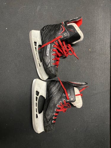 Bauer Regular Width Size 8.5 Vapor X300 Hockey Skates
