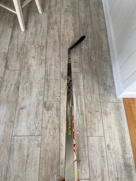 Senior Right Handed P92M Vapor Hyperlite Hockey Stick