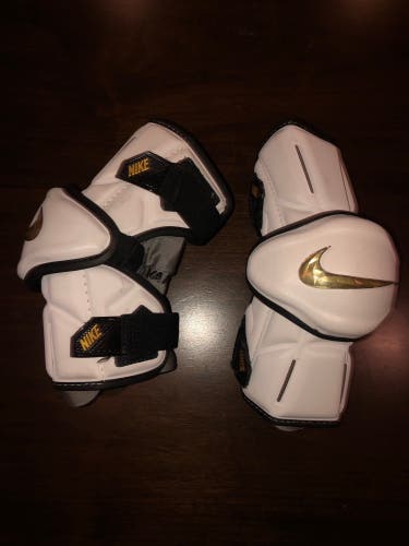 Used Medium Nike Vapor Elite Arm Pads