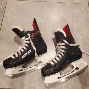 Junior Used Bauer Vapor X300 Hockey Skates Size 4