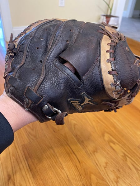 Mizuno Right Hand Throw 32” Baseball