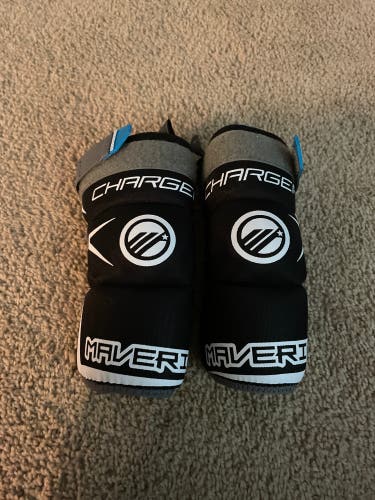 Youth medium lacrosse maverick charger elbow pads