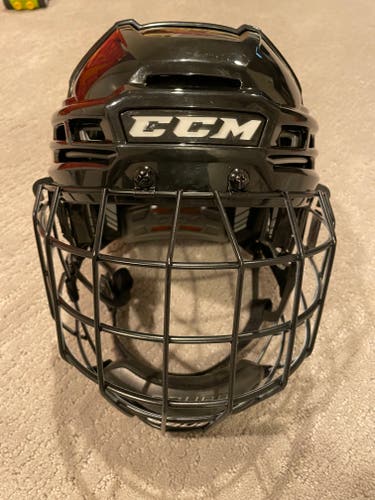 New Medium CCM Tacks 910 Helmet