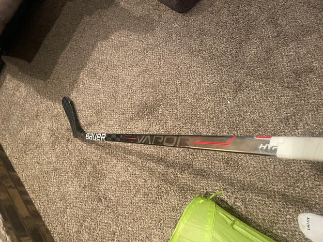 Intermediate Right Handed P92 Vapor Hyperlite Hockey Stick