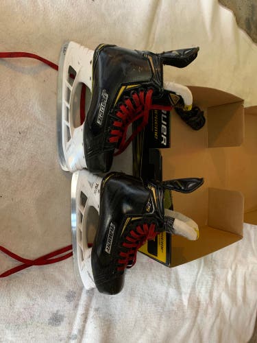 Used Bauer Regular Width Size 3.5 Supreme 2S Hockey Skates