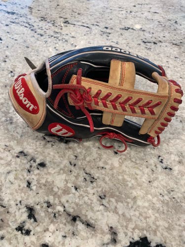 Infield 11.75" A2000 Baseball Glove 11.75"