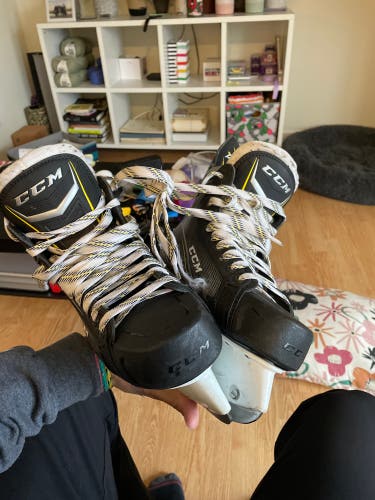 Used CCM Size 7.5 Tacks 9070 Hockey Skates