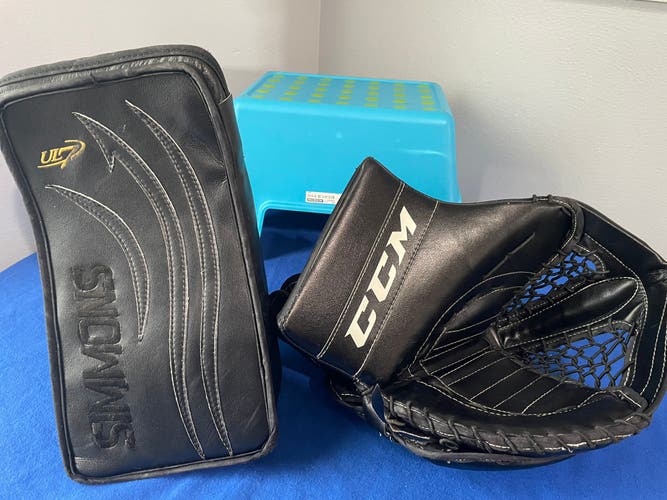 Black CCM Retroflex Glove With Simmons. UL7 Blocker