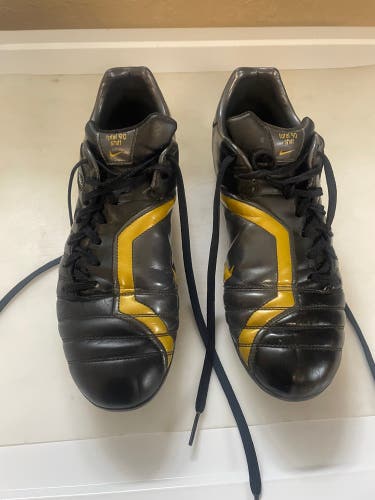 Rare Nike 90 soccer shoes sz 12