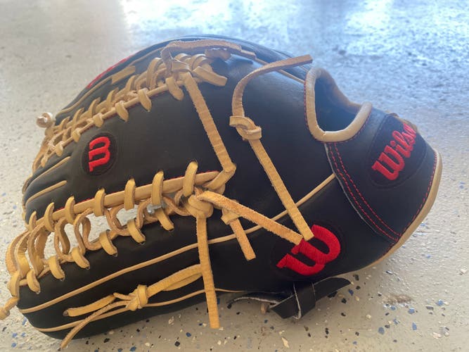 Outfield 12.75" A2000 Baseball Glove