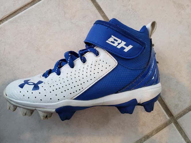 Blue size 1.5y Under Armour Cleats